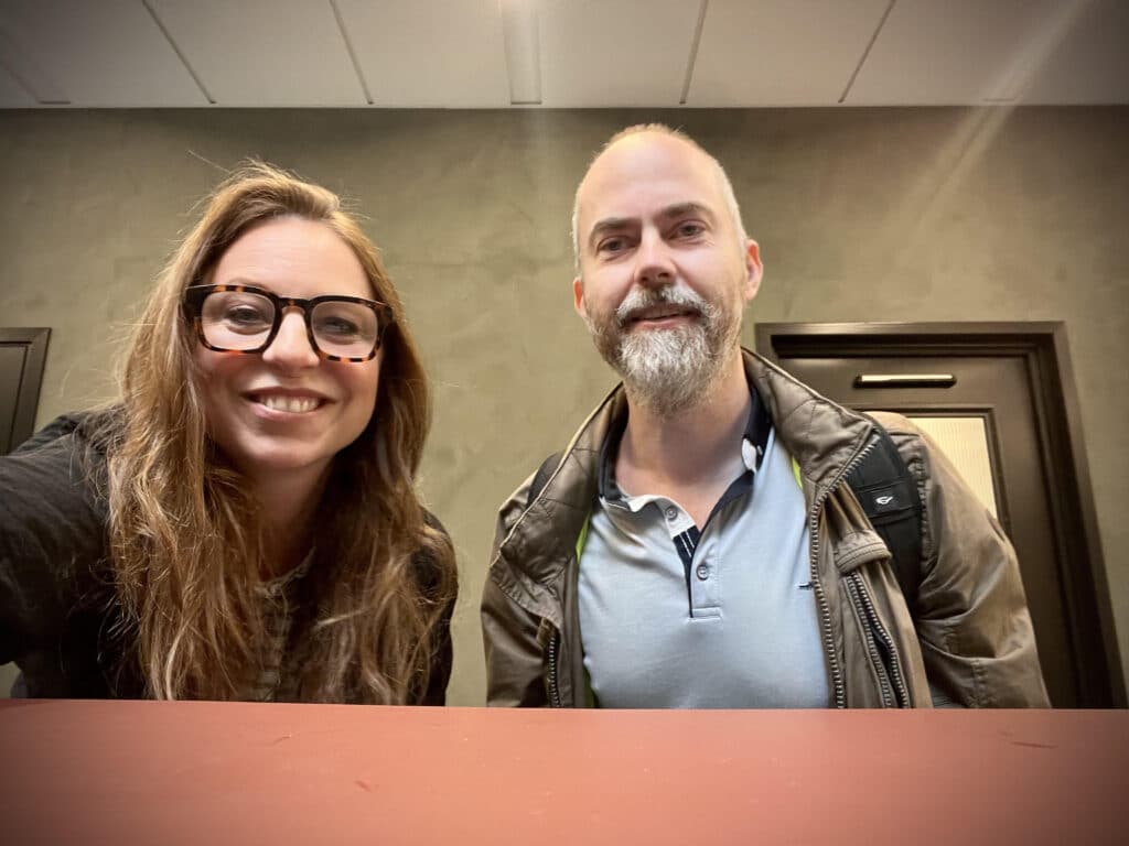 Jag och Helene Rothstein i Bonniers trevliga betongdjungel.